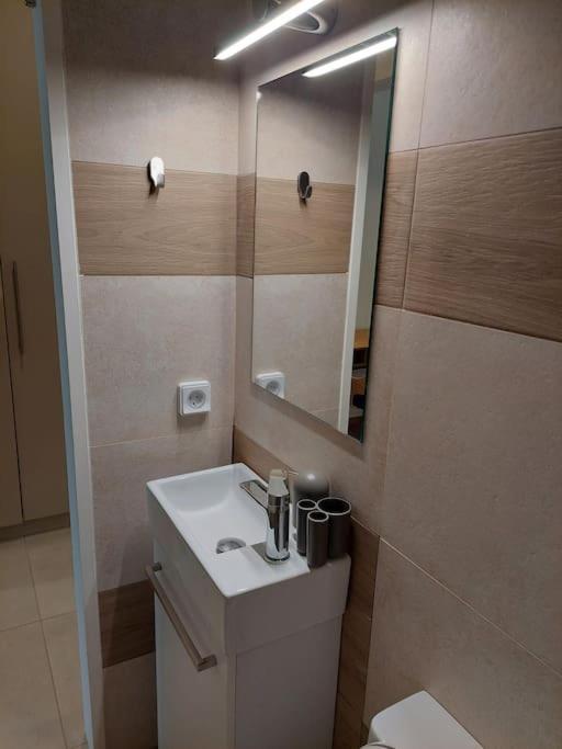 Cozy, Sunbathed, 30M2 Apartment Athena Bagian luar foto