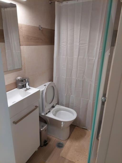 Cozy, Sunbathed, 30M2 Apartment Athena Bagian luar foto