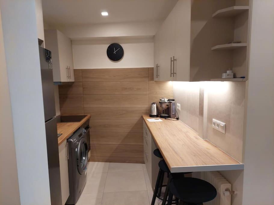 Cozy, Sunbathed, 30M2 Apartment Athena Bagian luar foto
